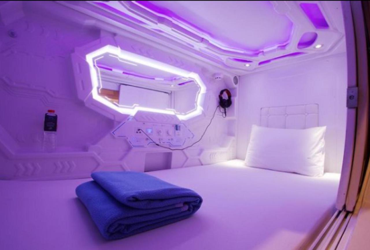 Super Oyo 91328 Fiducia Capsule Hotel Jakarta Luaran gambar