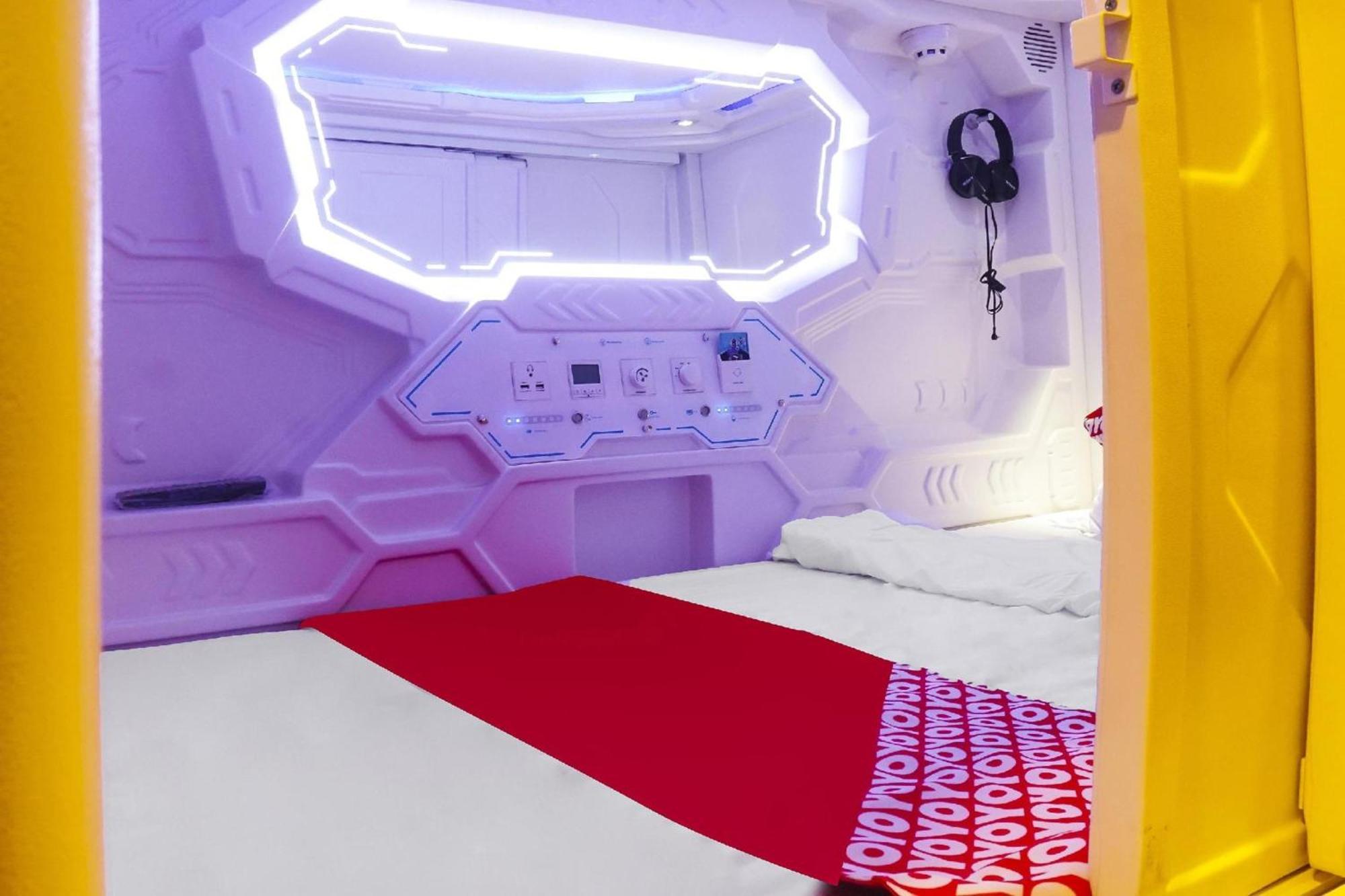 Super Oyo 91328 Fiducia Capsule Hotel Jakarta Luaran gambar